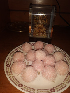 A picture of Coconut Laddoo.