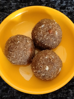 ચૂરમાં ના લાડુ (Churma Ladoo Recipe In Gujarati) રેસીપી મુખ્ય ફોટો