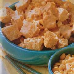 Una foto de Tofu salteado con salsa de Cacahuate y Guindilla