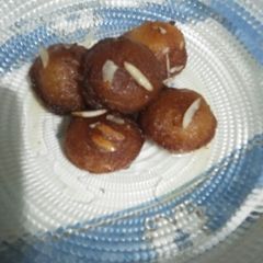 A picture of Gulab Jamun.