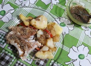 Una foto de Pescado con salsa de soja, miel y wasabi