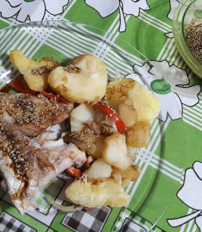 Una foto de Pescado con salsa de soja, miel y wasabi