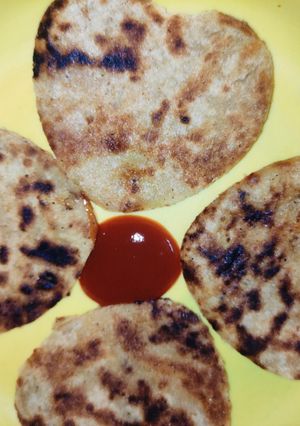 आलू का पराठा (aloo ka paratha recipe in Hindi) रेसिपी मुख्य फोटो