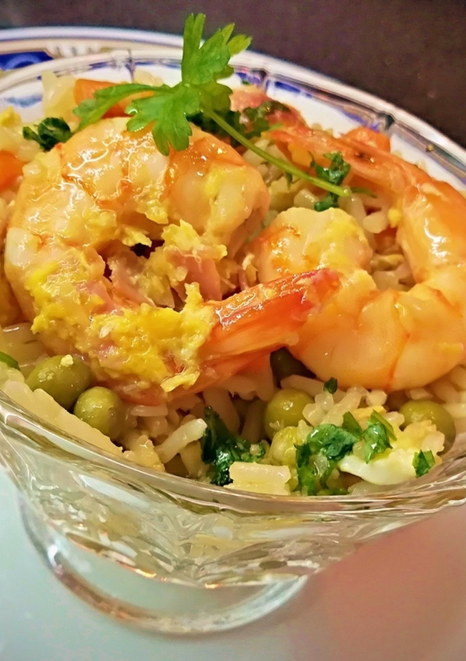 Una foto de Arroz frito con gambas y jengibre
