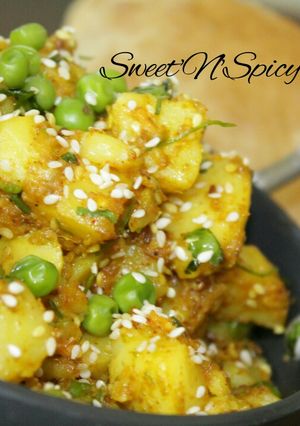 A picture of Til Matar Aalu #GreenPeasSnacks.