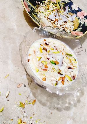 A picture of Sheer khurma.