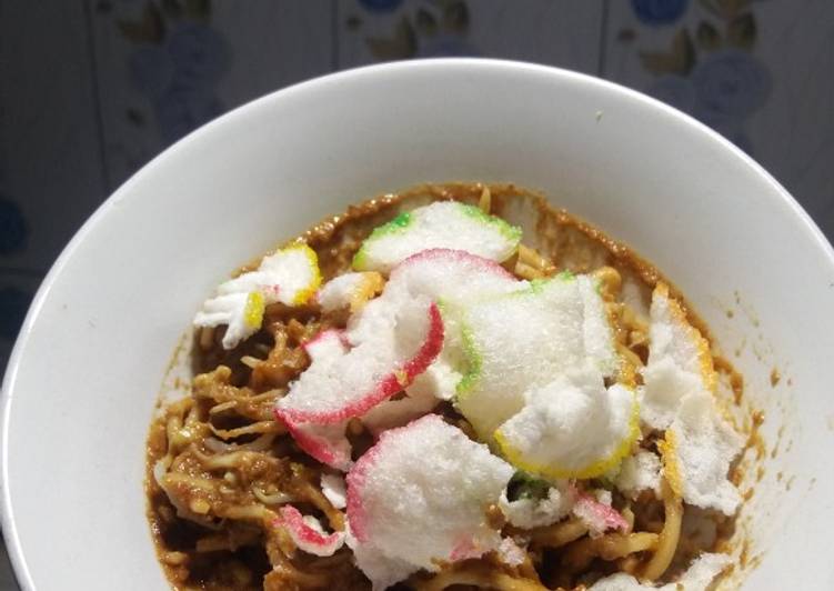Resep Mie Kuning Saos Kacang, Enak Banget