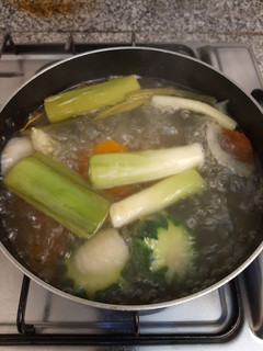Una foto de Caldo de verduras (perfecto para risotto)