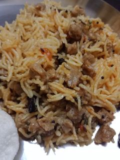 सोया पुलाव (soya pulav recipe in marathi) रेसिपी चे मुख्य फोटो