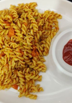 मसाला पास्ता / मैक्रोनी (Masala Pasta / Macroni recipe in hindi) रेसिपी मुख्य फोटो