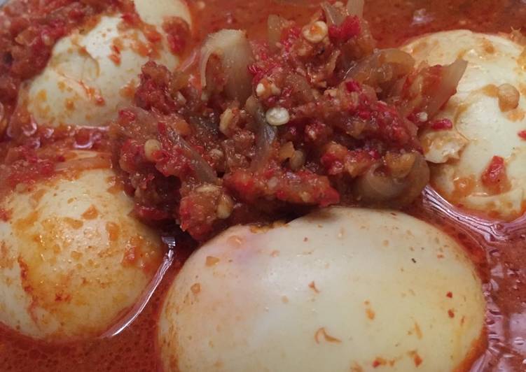 Cara Gampang Menyiapkan Telur bulat balado yang Bisa Manjain Lidah