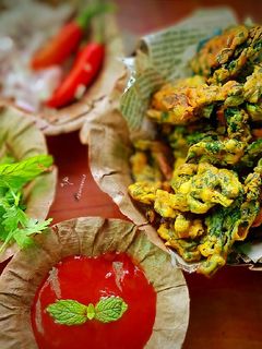 পুঁই শাকের পকোড়া (pui shaker pakora recipe in Bengali) রেসিপির প্রধান ছবি