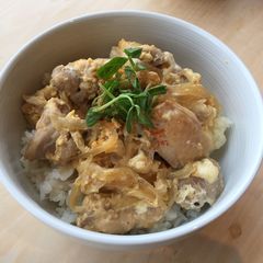 A picture of Chicken and egg rice bowl（oyako-don）.