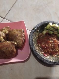 Foto resep Sambal Cobek ayam goreng