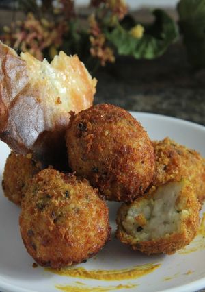 A Deep Fried Cheesy Snack রেসিপির প্রধান ছবি