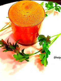 Una foto de 🍹🥕Zumo de zanahoria y perejil 🍹🥕