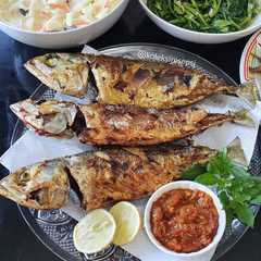 A picture of Ikan goreng bumbu kunyit.