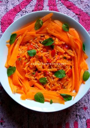 A picture of Crunchy sesame seeds and carrot salad.