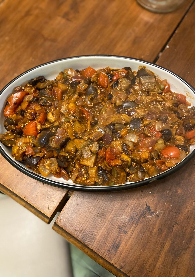 Una foto de Caponata Siciliana di Melanzane (caponata siciliana de berenjenas) 🇮🇹