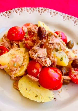 Foto di Insalata di patate, pomodorini e tonno