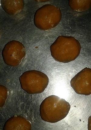 बेसन लड्डू (Besan ladoo recipe in hindi) रेसिपी मुख्य फोटो