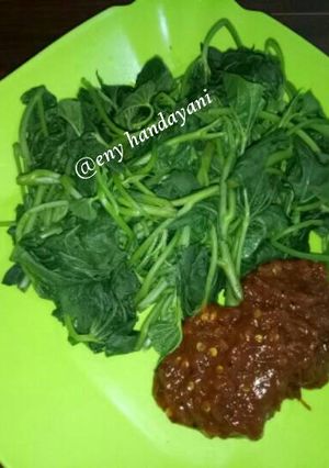 Foto resep Brambang asem daun ubi nyuss
