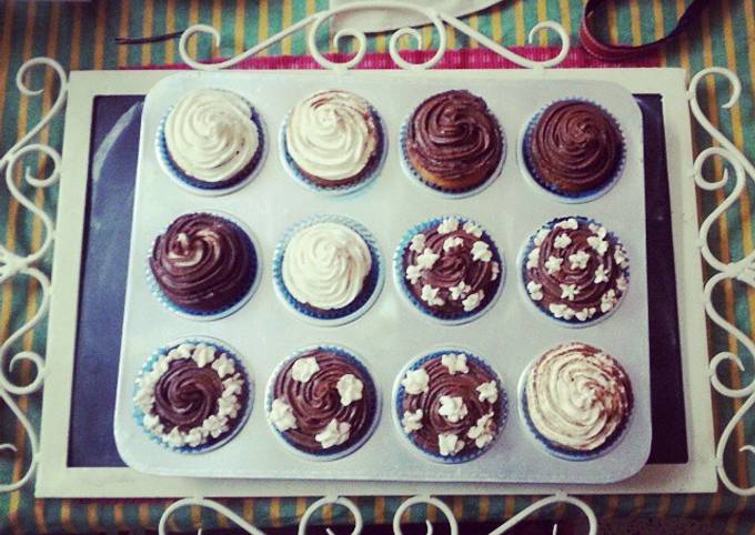 Recipe of Perfect Vanilla Cupcakes, Whipped Cream Icing, Strawberry Filling