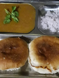 પાઉં ભાજી (Pau Bhaji Recipe In Gujarati) રેસીપી મુખ્ય ફોટો