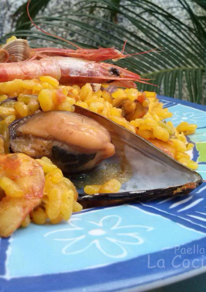 Una foto de Paella de marisco