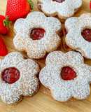 Biscotti “occhio di bue” alla fragola senza glutine e senza lattosio