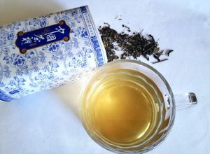 Una foto de Té oolong con hijiki☕🌿