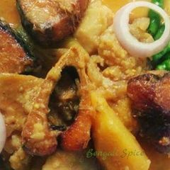মুখী কচু দিয়ে ইলিশ মাছের ঝোল / Taro and Hilsha Fish Curry 💛💚♥ A picture of মুখী কচু দিয়ে ইলিশ মাছের ঝোল / Taro and Hilsha Fish Curry 💛💚♥.