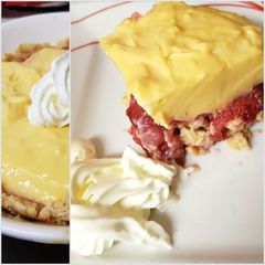 A picture of My Strawberry and Custard no bake tart. 😋.