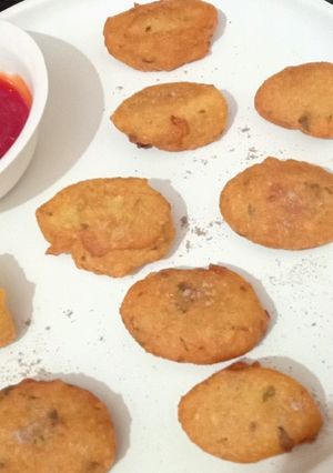 उरद दाल वड़ा (Urad dal vada recipe in Hindi) रेसिपी मुख्य फोटो