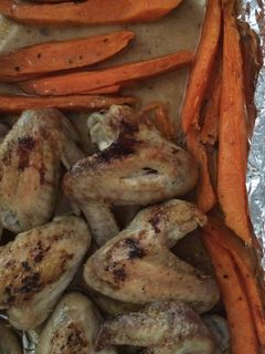 صورة لوصفة البطاطا الحلوة واجنحة الدجاج النيجيرية في الفرن للدايت😋😋