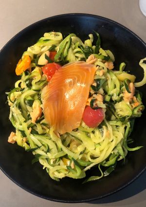 Une photo de Zoodles courgettes saumon