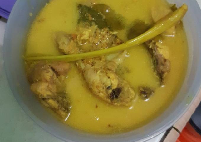 Langkah Mudah untuk Membuat Ayam bumbu kuning Anti Gagal