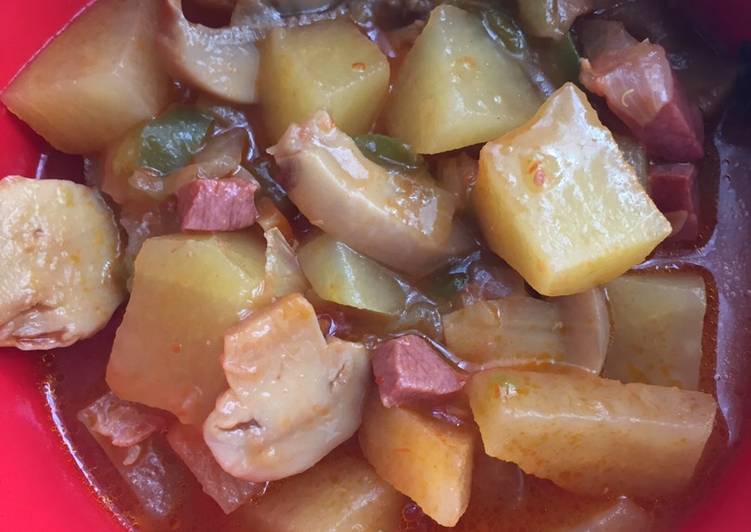 Guiso fácil de calabacín, patata, champiñón y tacos de jamón