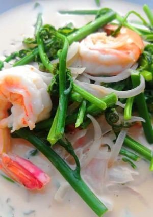 รูปของ ต้มกะทิผักกูดกับกุ้งสด