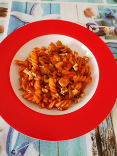 Foto principal de Espirales con berenjenas, nueces y champiñones