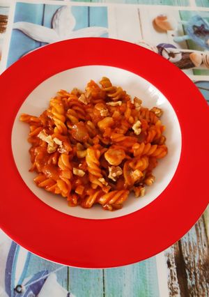 Una foto de Espirales con berenjenas, nueces y champiñones