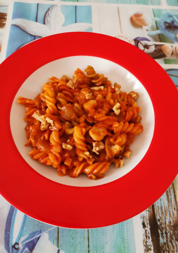 Una foto de Espirales con berenjenas, nueces y champiñones
