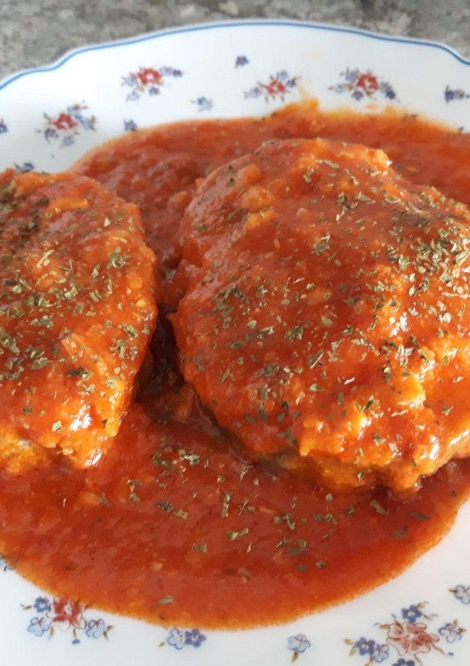 Una foto de Merluza en salsa de piquillos