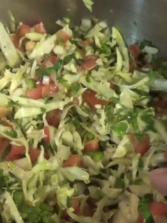 Una foto de Ensalada de Repollo para Acompanar El Mole