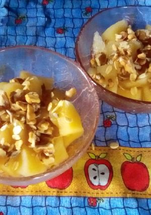 Una foto de Compota de manzanas al vapor c/granola 🔅～ (｡･ω･｡)ﾉ🍎