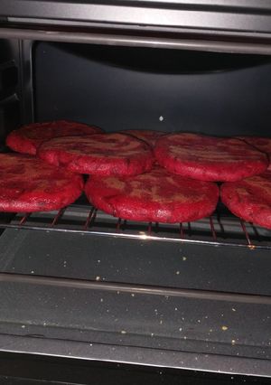 Una foto de Arepas venezolanas de betarraga 😲😋