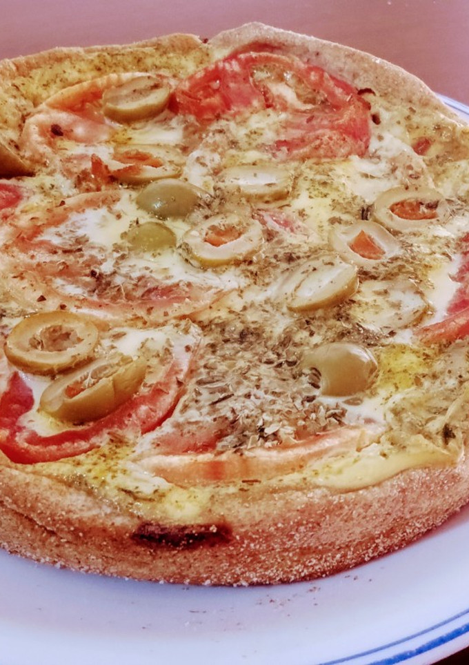 Una foto de Tarta de cebolla tomate y queso 🍅 🧅 🧀