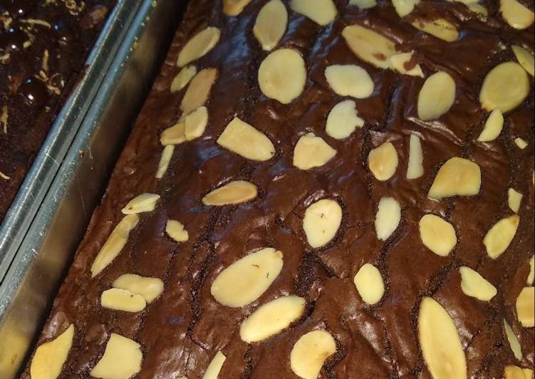 Shiny Chewy Brownies (Brownies Bakar)