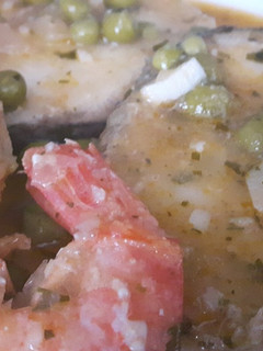 Una foto de Merluza en salsa con gambas