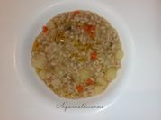 Una foto di orzo patate